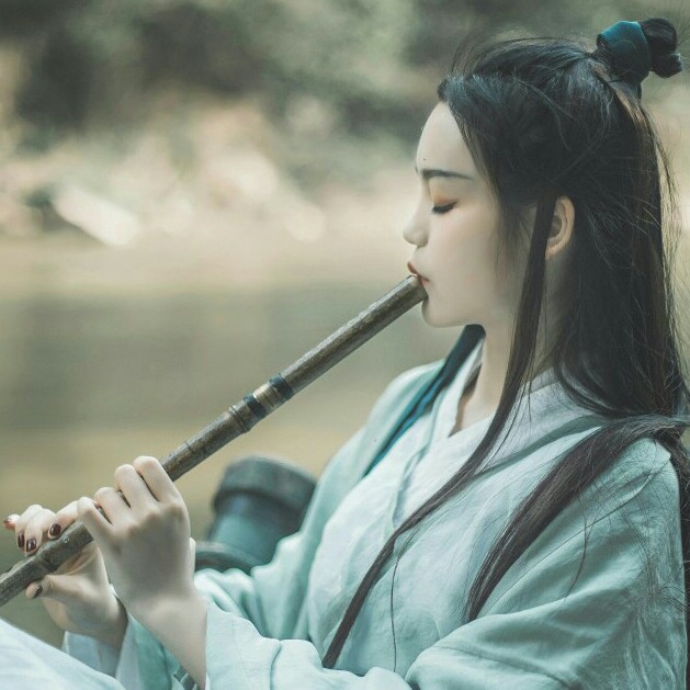 寄君一曲,不问曲终人聚散古风头像 自截真人古风头像
