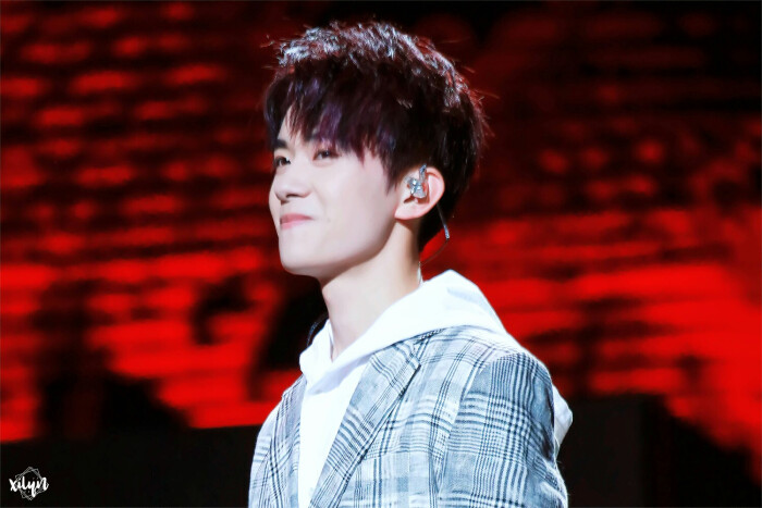 易烊千玺 #tfboys 1128易烊千玺十七岁生日会 高清 帅气