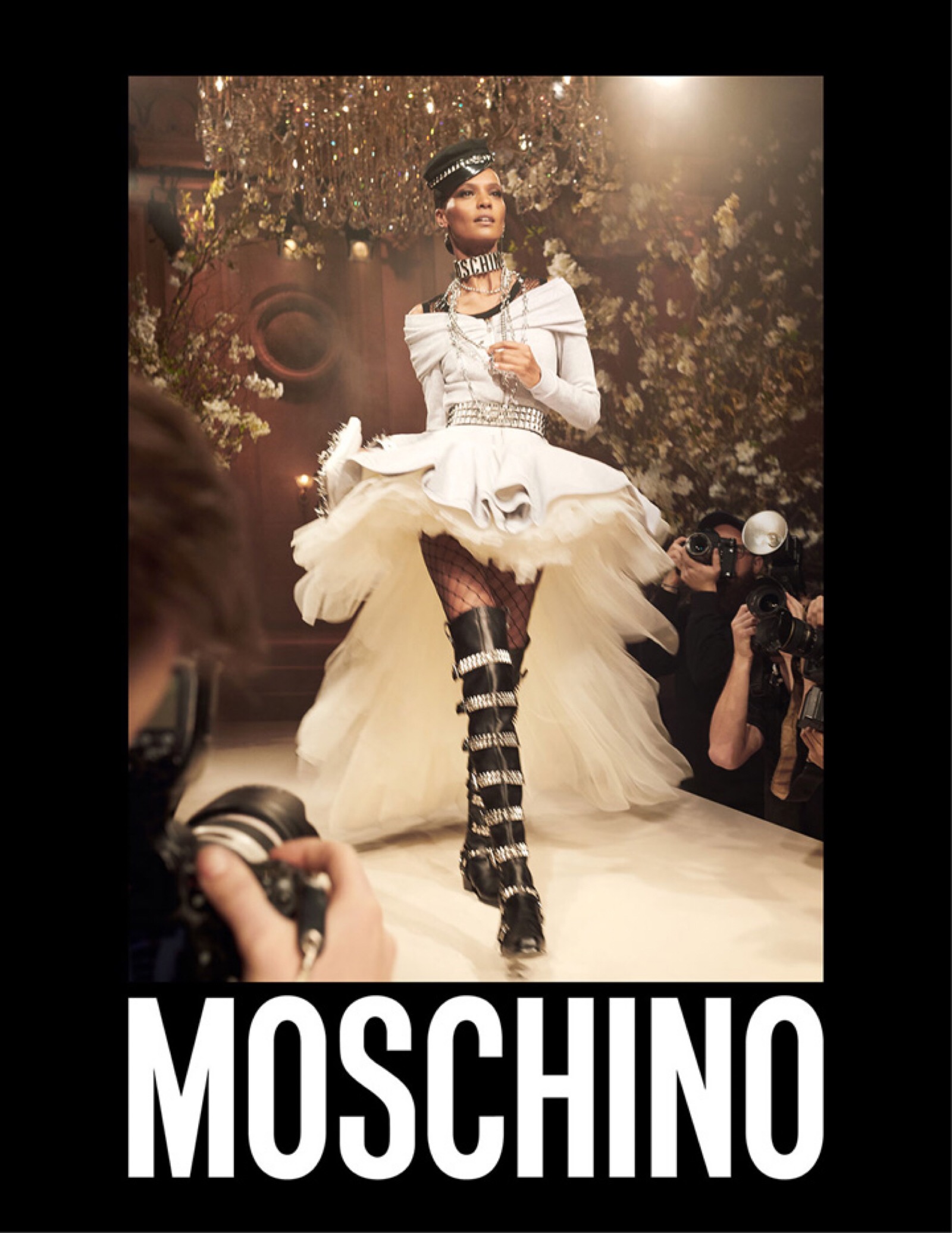 moschino(莫斯其诺)释出2018春夏系列广告大片