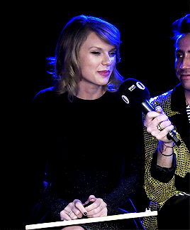 gif:泰勒taylor swift艾德·希兰ed sheeran.抱图看简介.