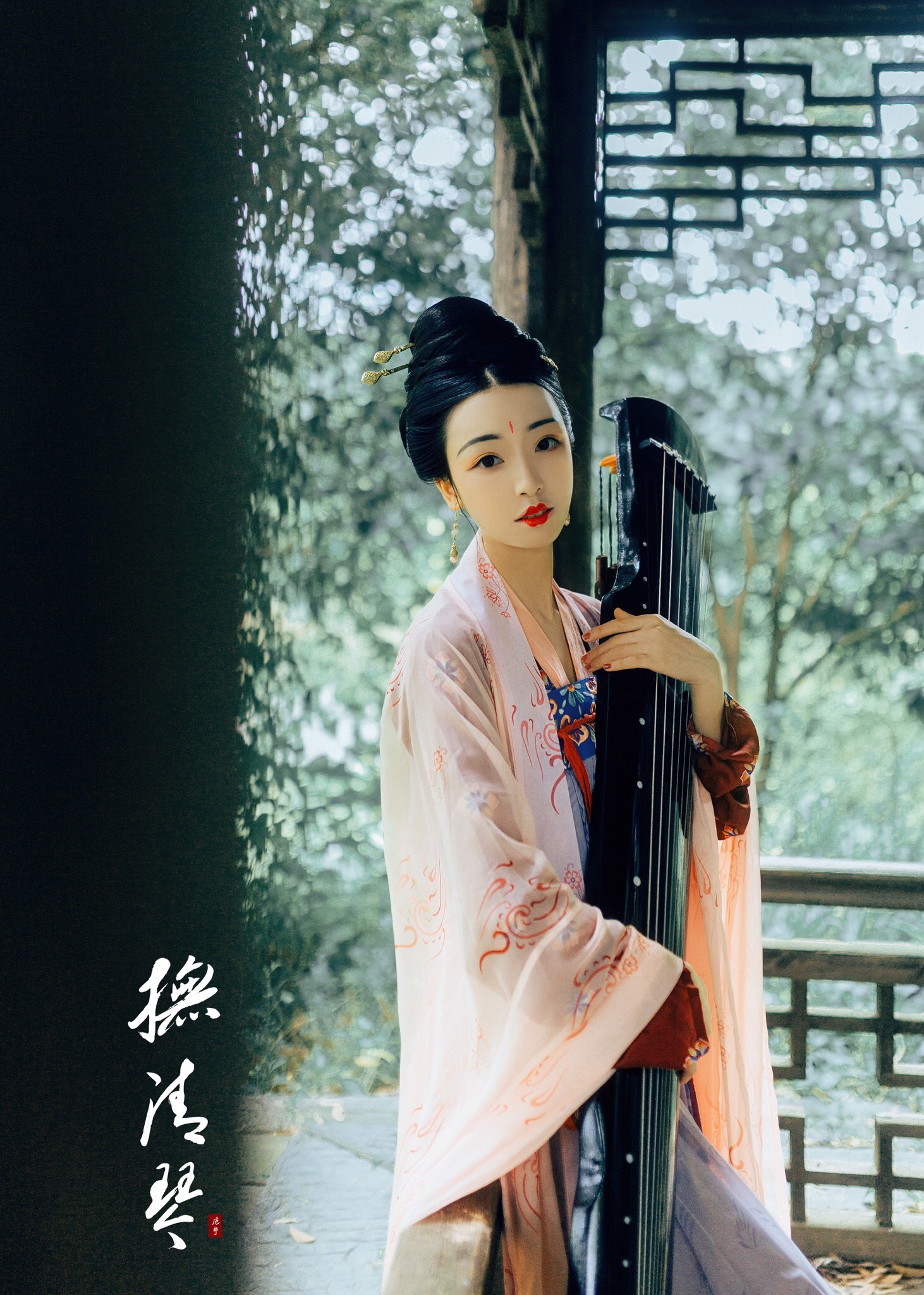 《抚清琴》清风坐竹林, 一弦清一心.【古风人像古风汉服】摄影:卮宁