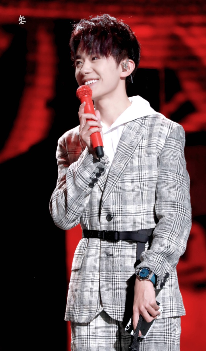 易烊千玺#tfboys 1128易烊千玺十七岁生日会 高清 帅气