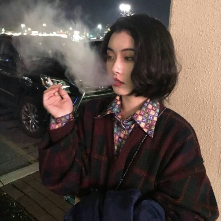 抽烟 头像女
