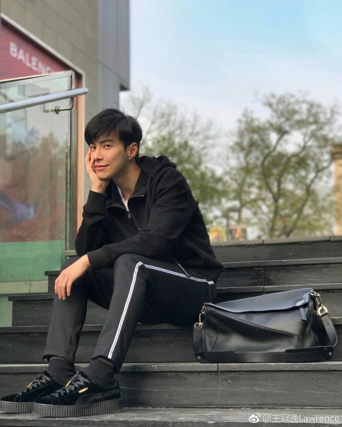 王冠逸 