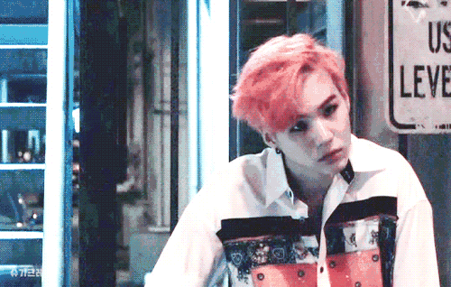 闵玧其 gif