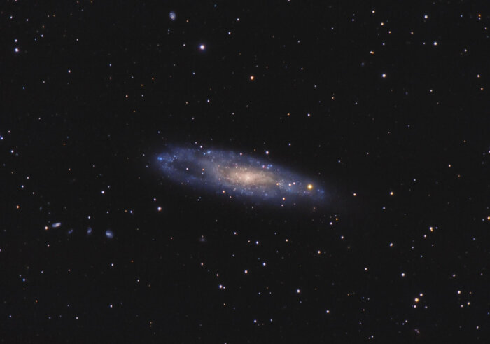 ngc 247 是鲸鱼座的一个中间螺旋星系(虽然有时候被分类为矮螺旋星系)
