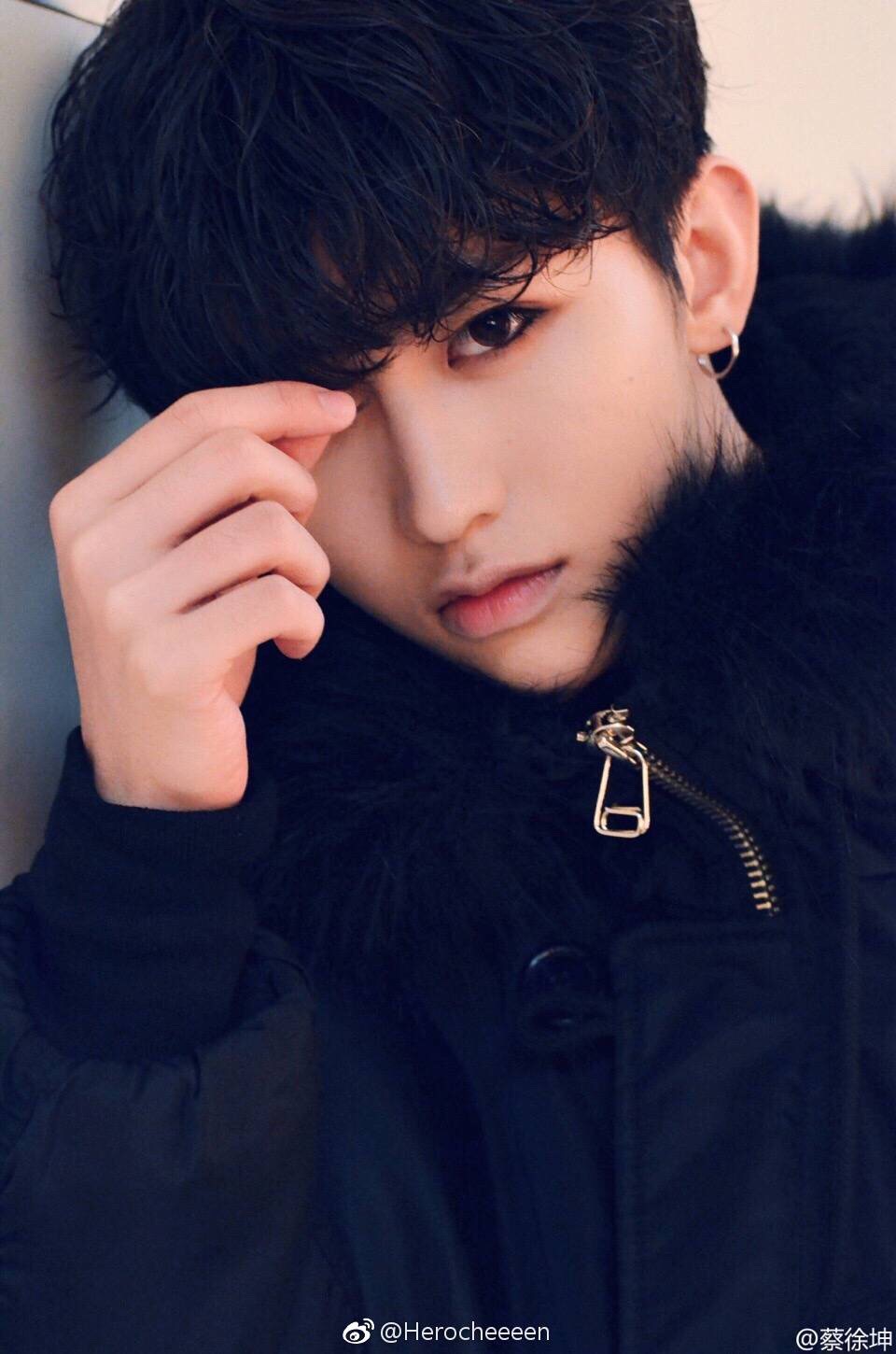 蔡徐坤 坤坤 ikun