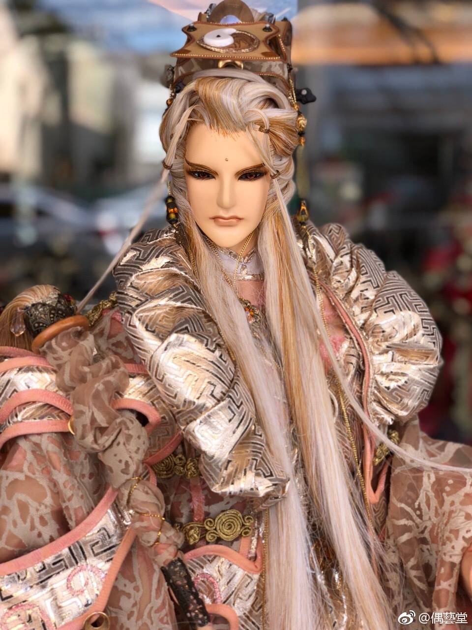 倦收天 