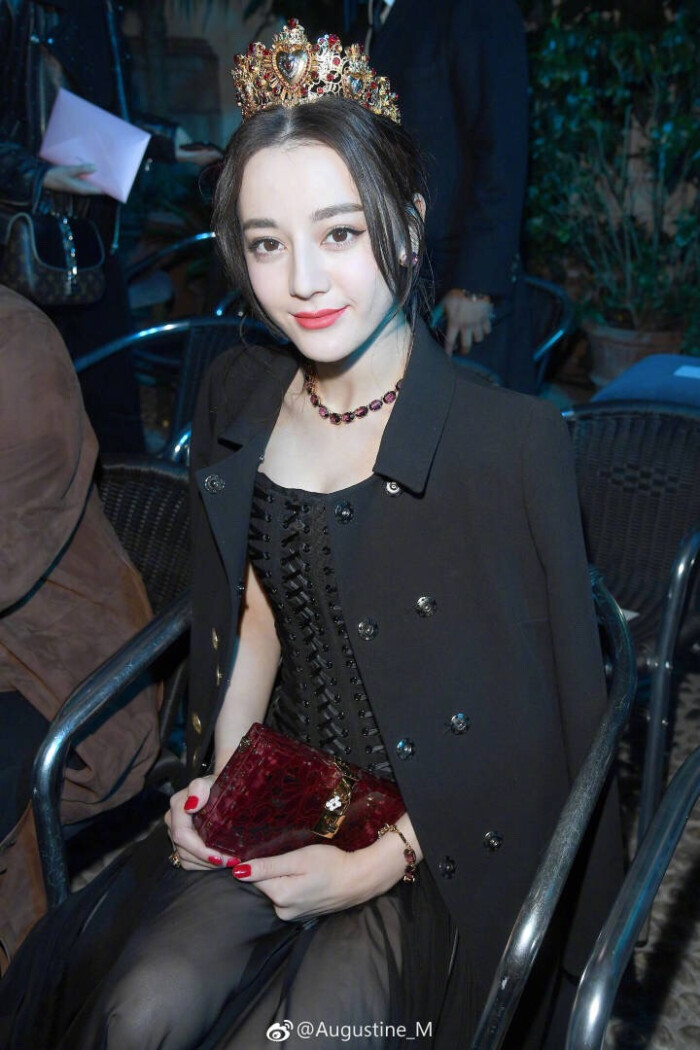 迪丽热巴 杜嘉班纳时装秀