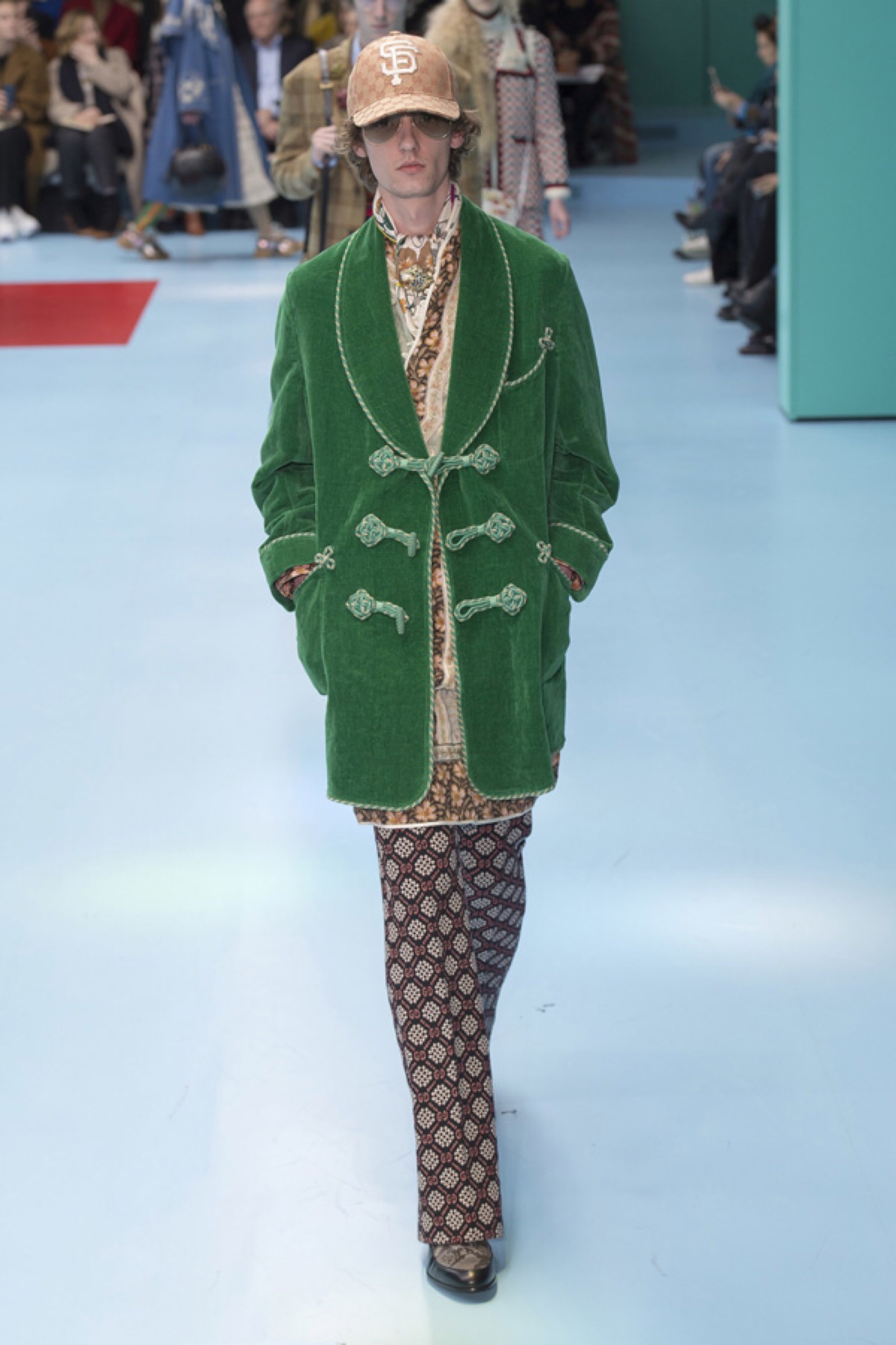 gucci(古驰)于米兰时装周发布2018秋冬系列高级成衣