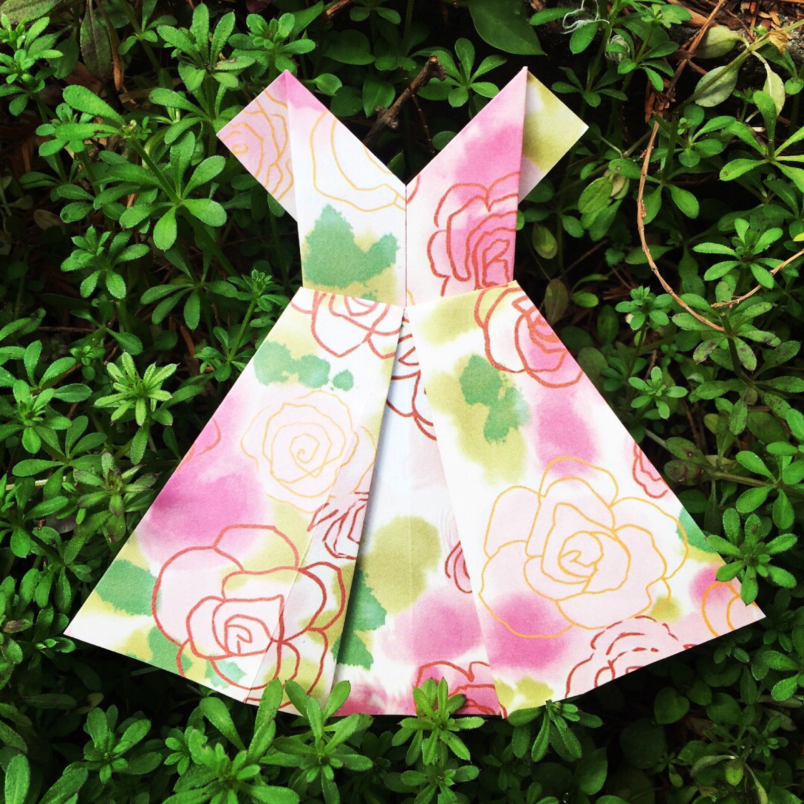 我的折纸作品:漂亮的花裙子