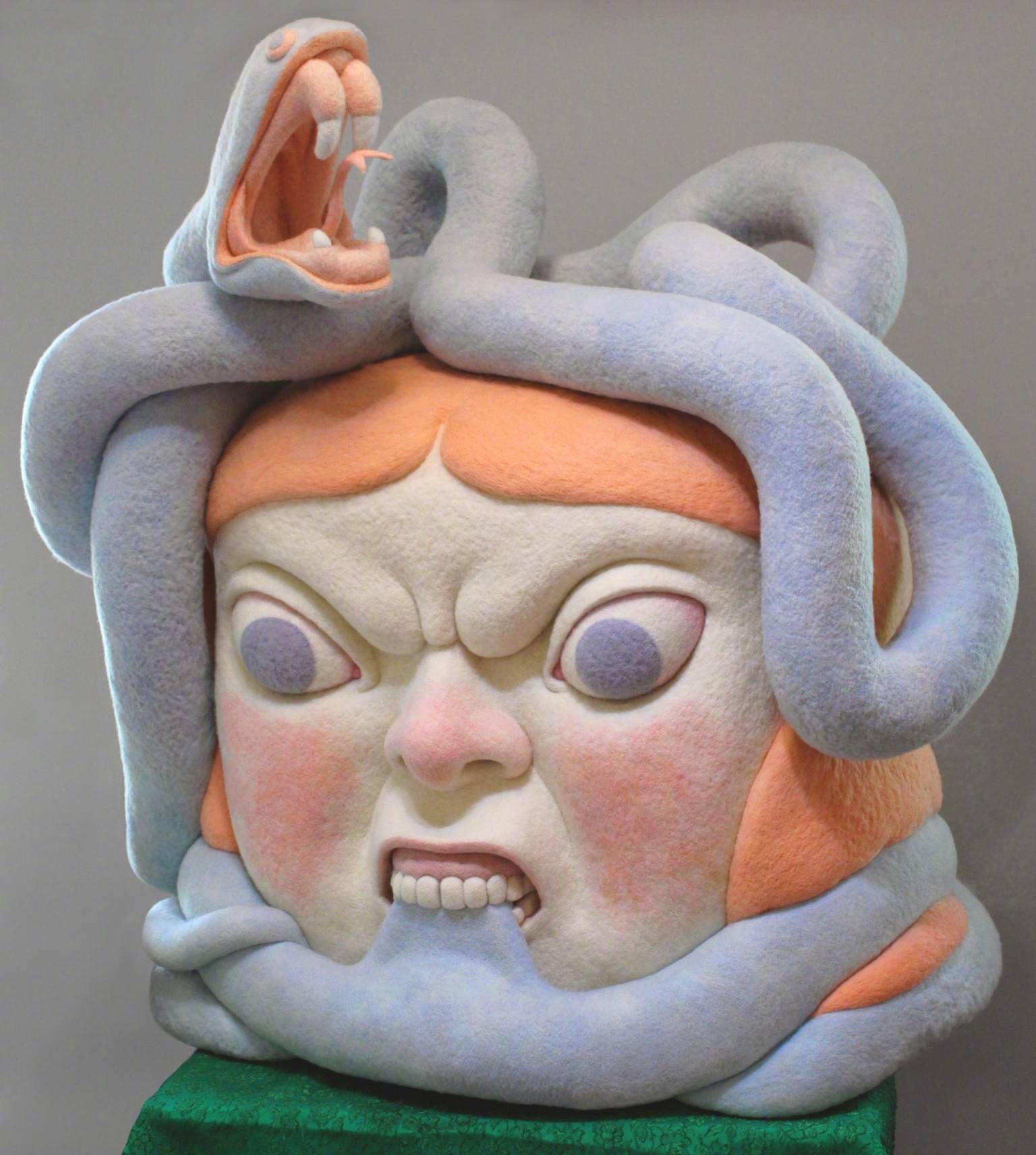 [cp]巨形的毛毡玩具,艺术家 paolo del toro [/cp]