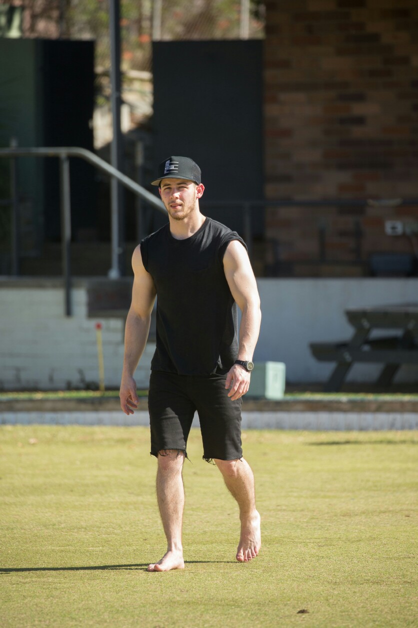 nick jonas 肌肉图片