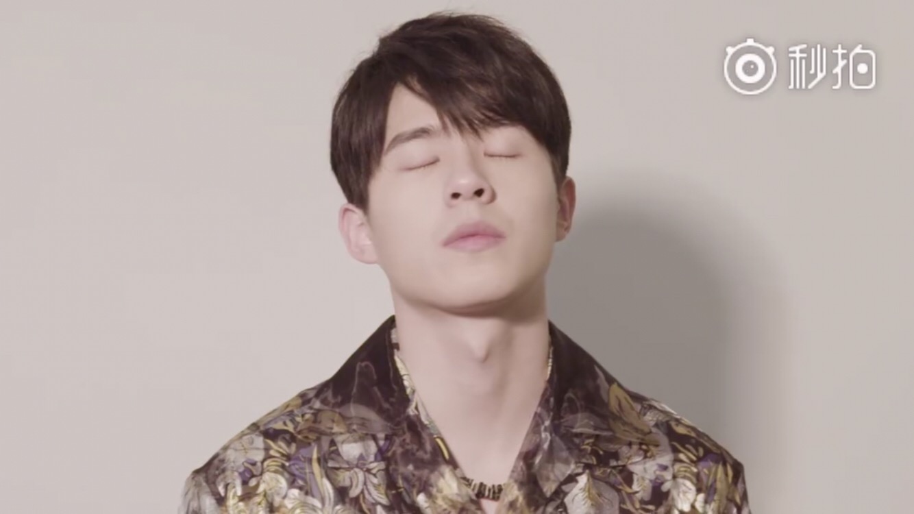 男人风尚花絮视频亲截喉结啊喉结,苏拿图请留赞