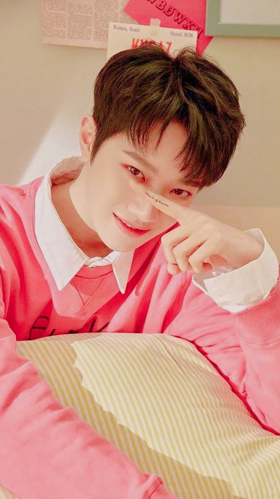 wannaone赖冠霖壁纸.