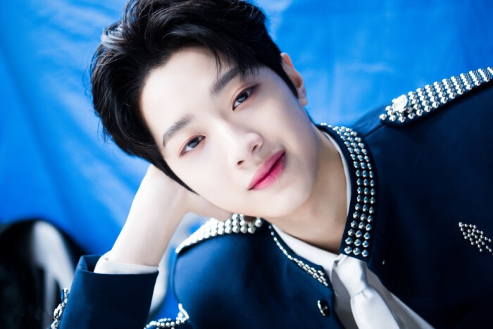 wannaone赖冠霖壁纸.