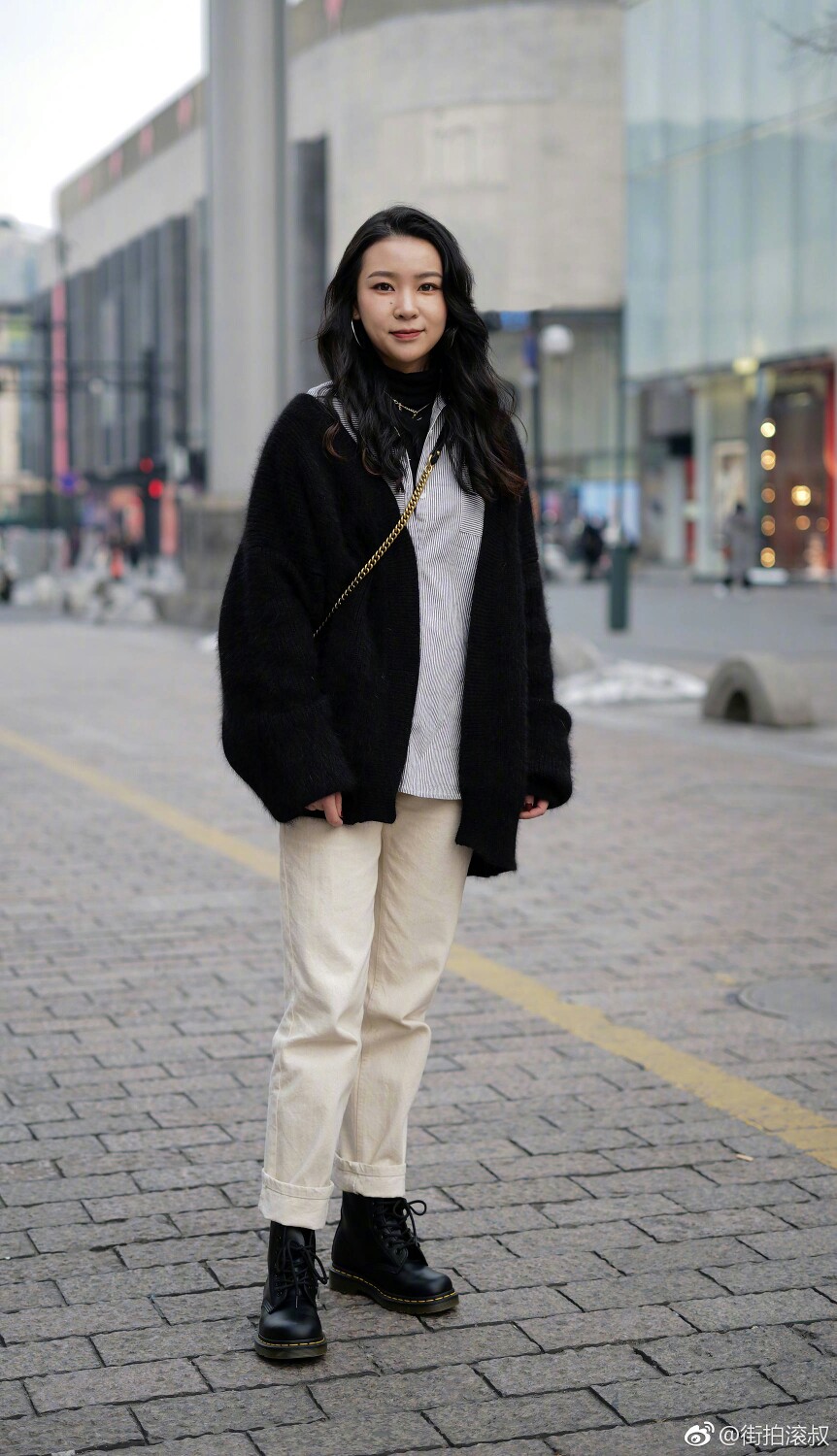 2月7日街拍更新,百搭的马丁靴,舒服好看!