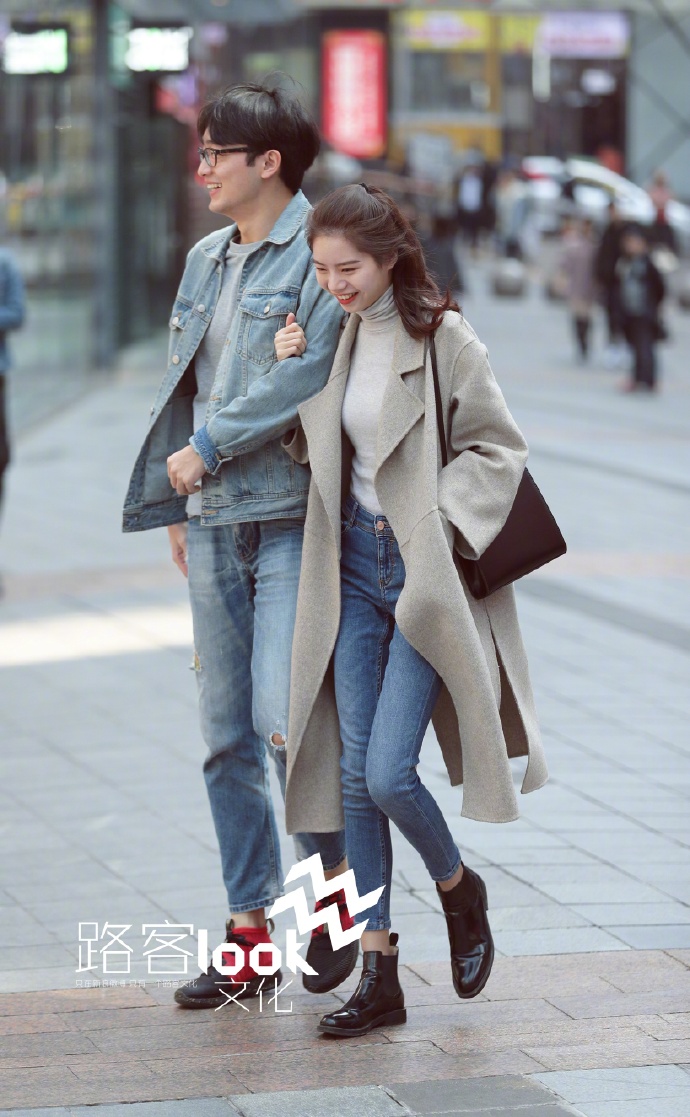 重庆的春天到了情侣们露出温暖有爱的笑容 赞 服装参考难度