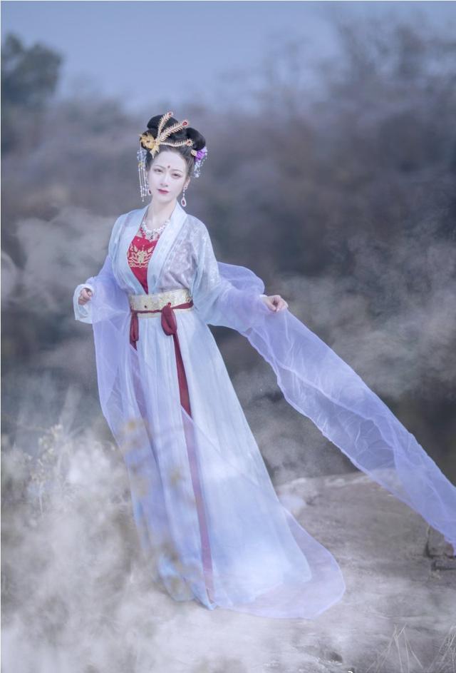 嫦娥仙子戏凡尘