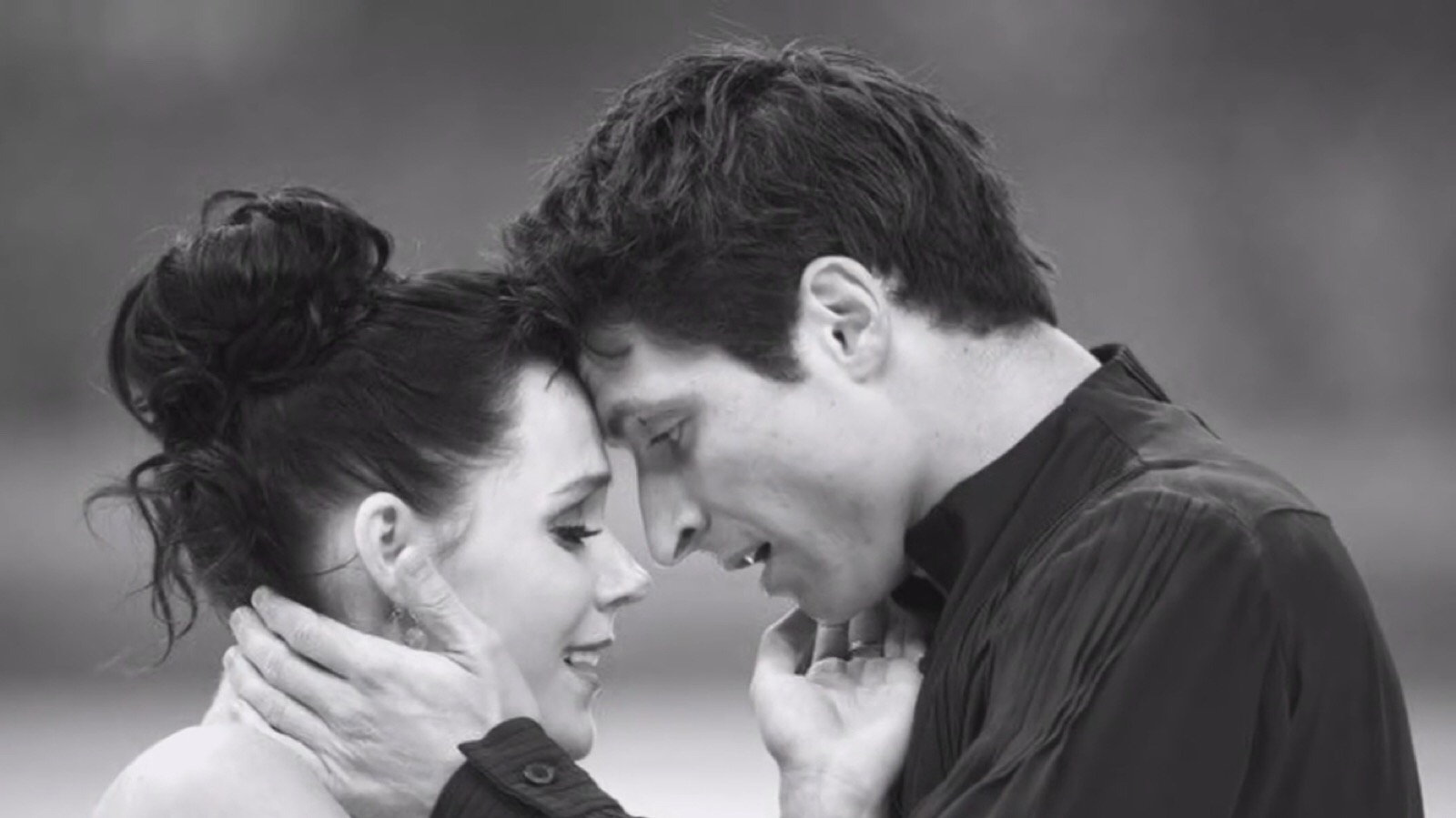 加拿大花滑运动员 tessa virtue&scott moir 图片来源youtube视频截图