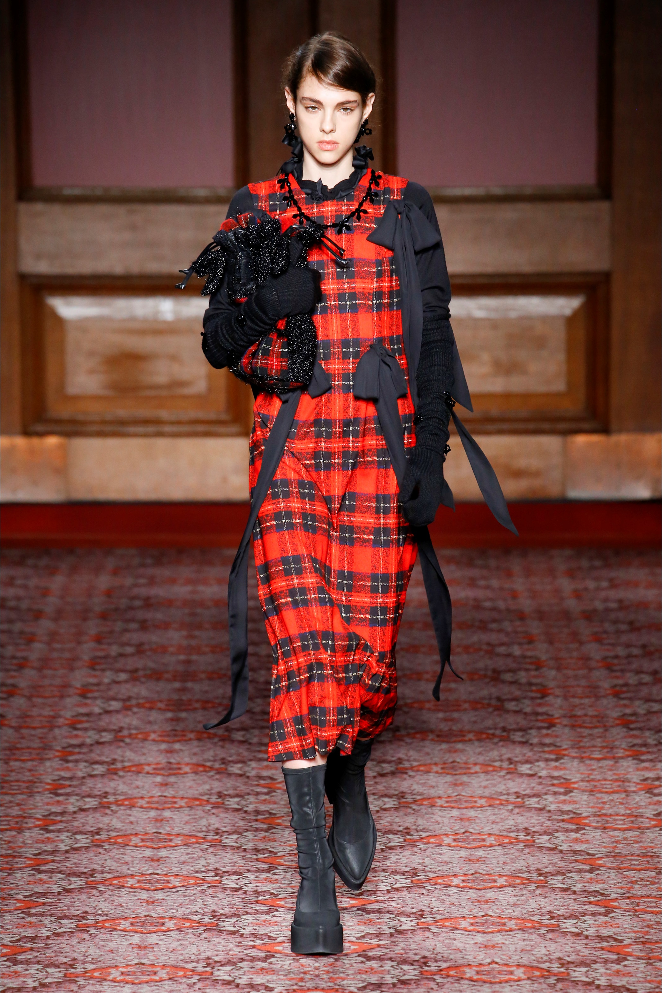 西蒙娜·罗莎 (simone rocha)2018伦敦时装周秋冬高级成衣发布秀
