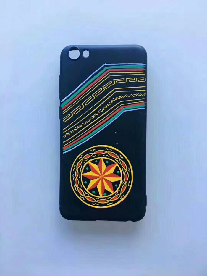 手工绘画的手机壳哦!