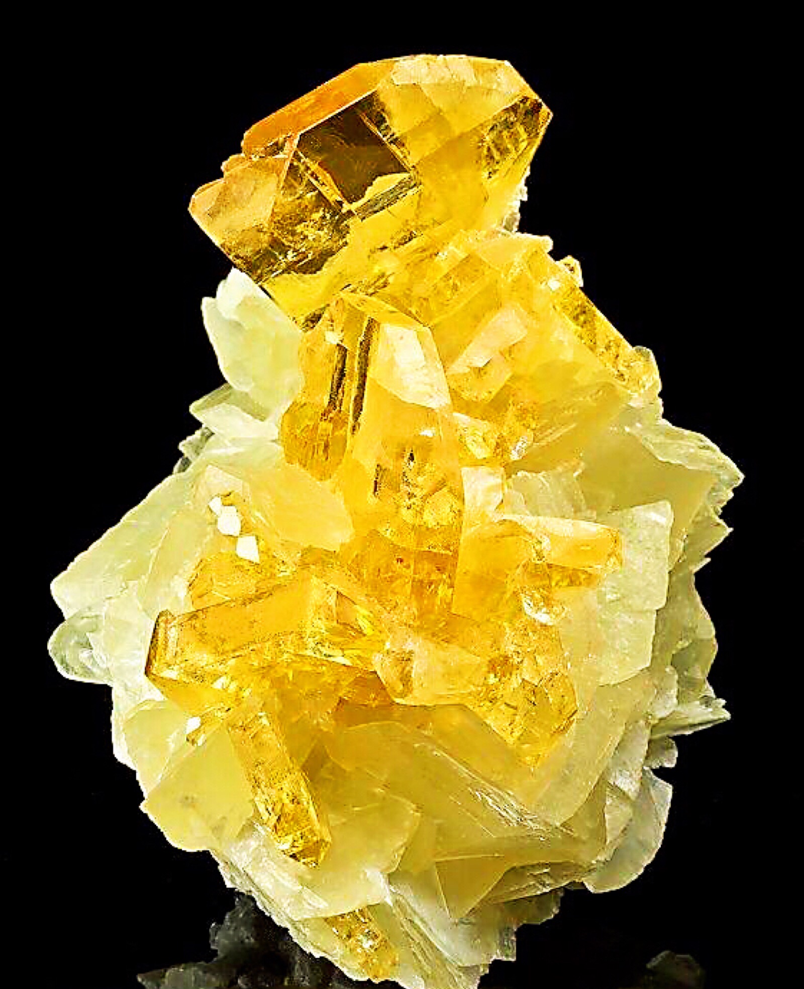 方解石上的金色重晶石 golden barite on calcite 金灿灿的颜色