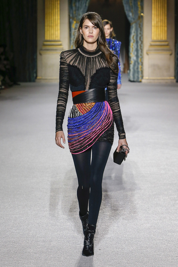 法国时尚品牌 balmain 2018 秋冬高级成衣 本季系列以pvc材料为这季的