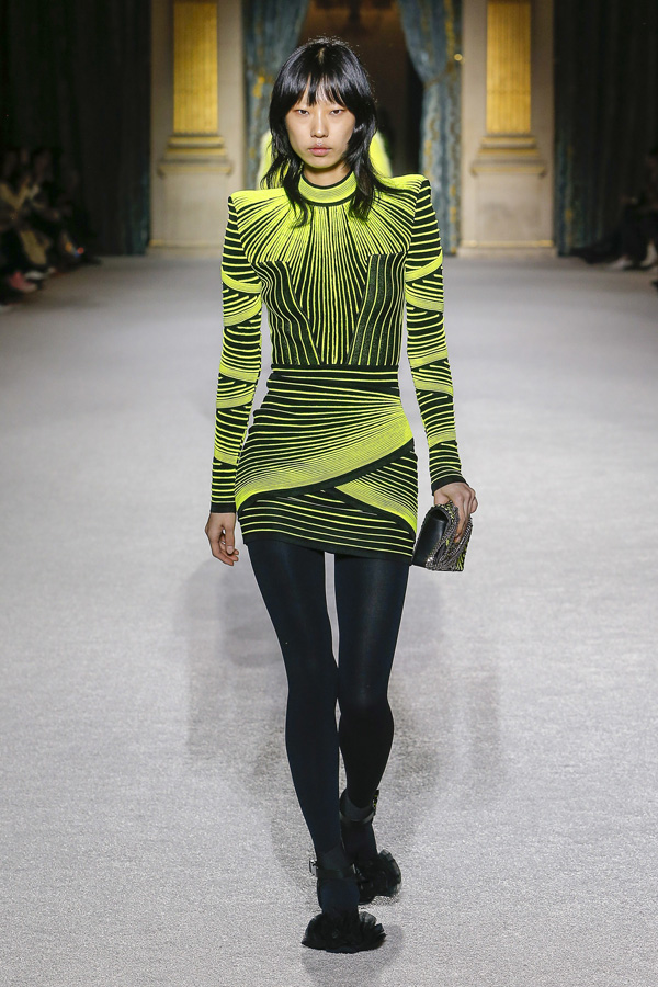 法国时尚品牌 balmain 2018 秋冬高级成衣 本季系列以pvc材料为这季的