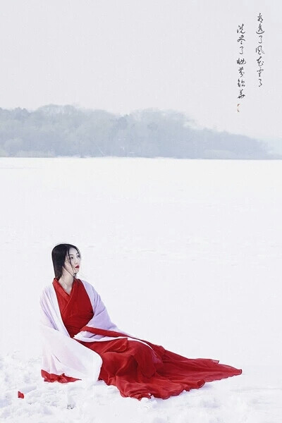 红衣古风女