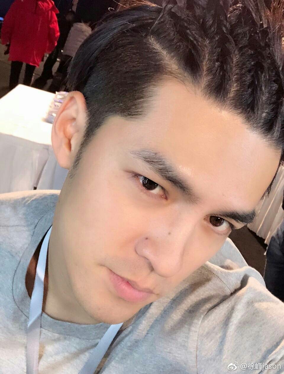 徐峰jason(模特,演员)1.92米/水瓶座 来张麻花辫的造型还是那么酷帅