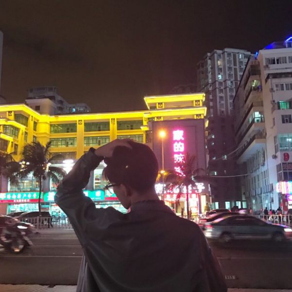 男生头像夜晚城市图片