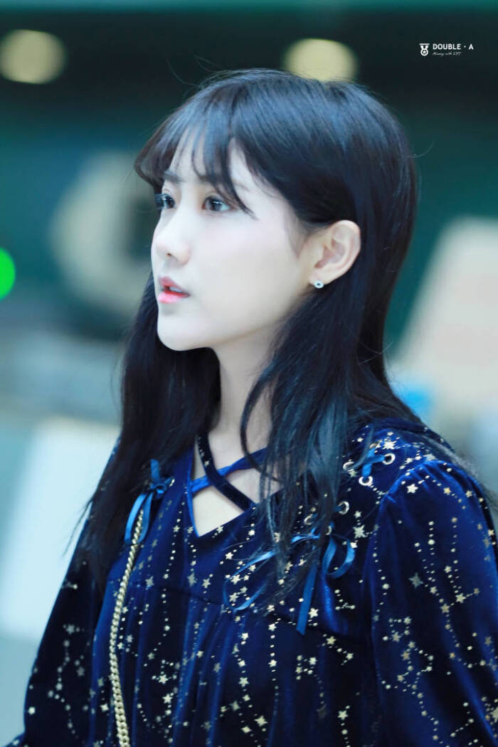 李艺彤