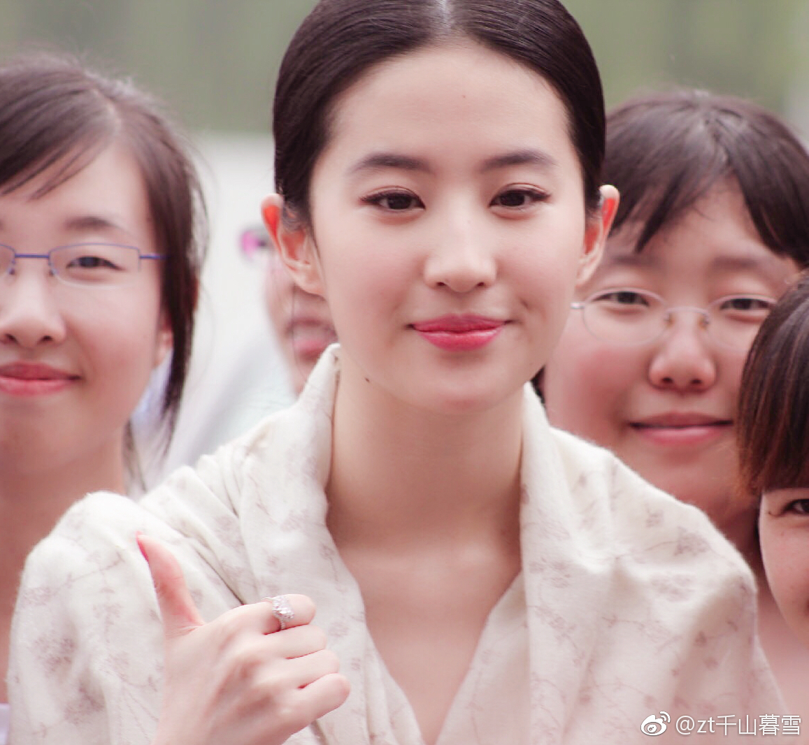 刘亦菲 2011年7月19日,北京,刘亦菲出席电影《鸿门宴》关机发布会