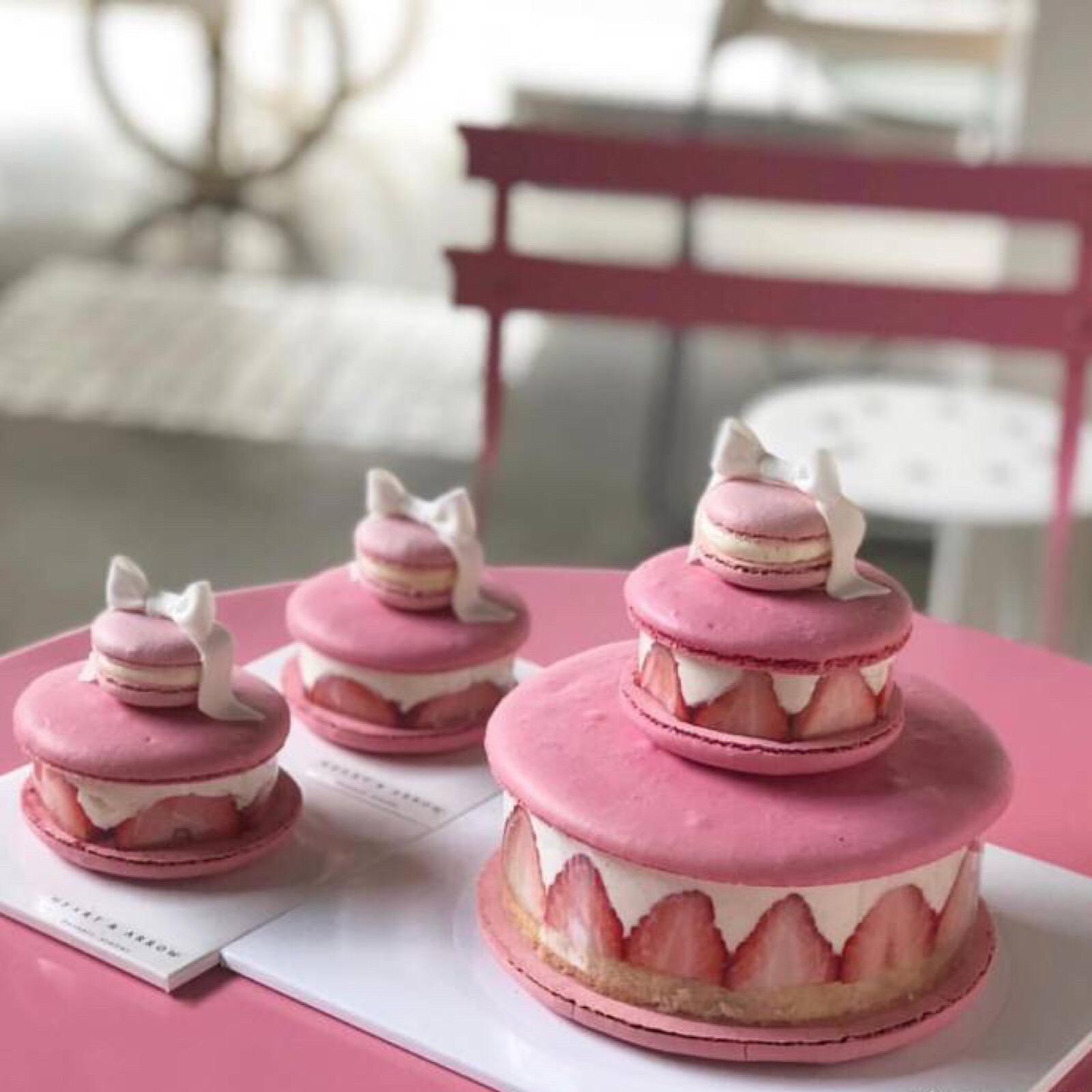 粉色玛卡龙蛋糕