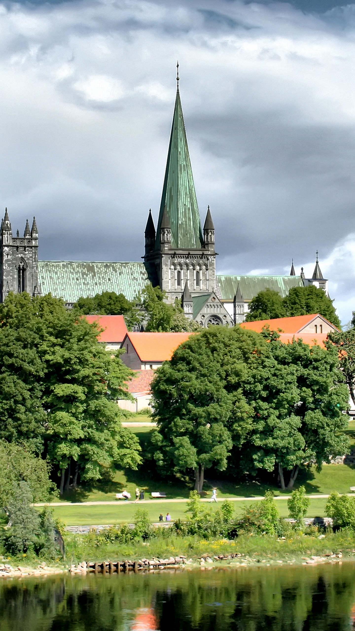 挪威尼德罗斯大教堂,是特隆赫姆城内著名的大教堂,也是斯堪的纳维亚