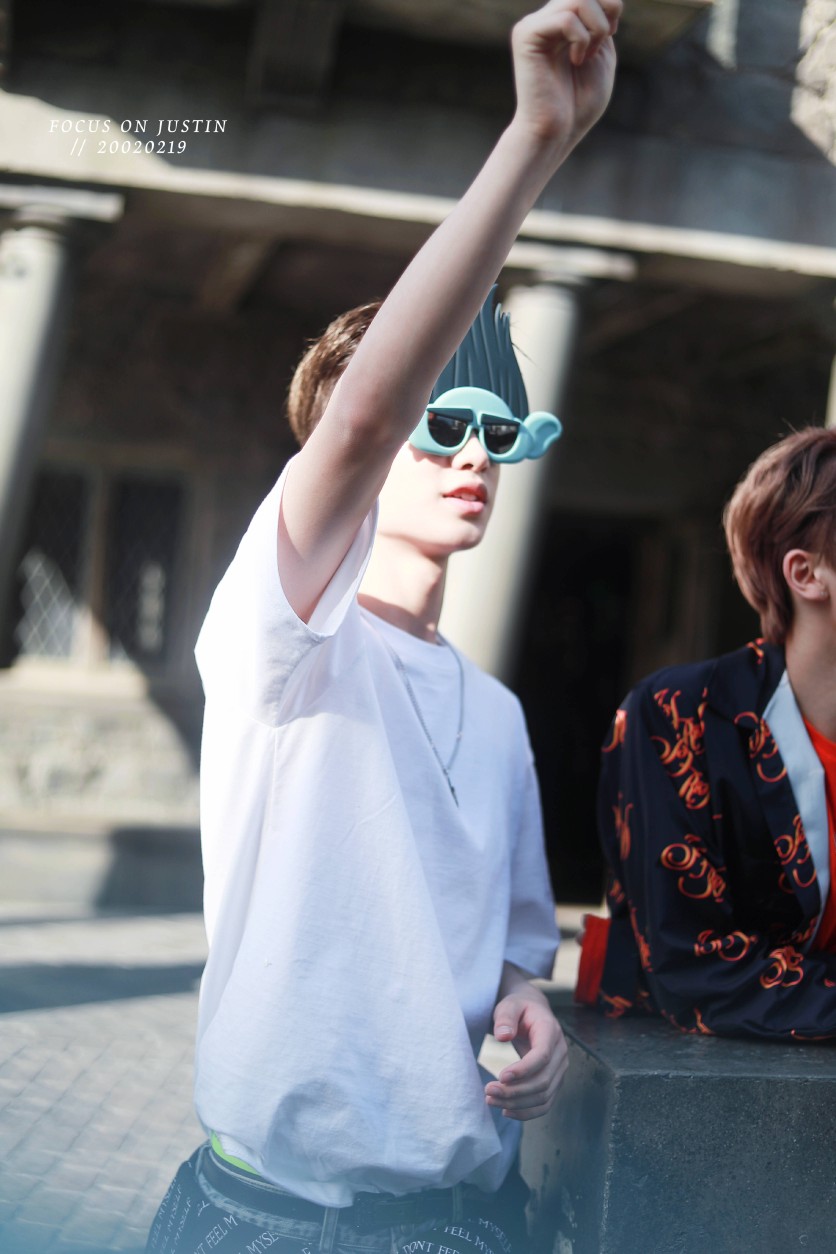 小黄人黄明昊