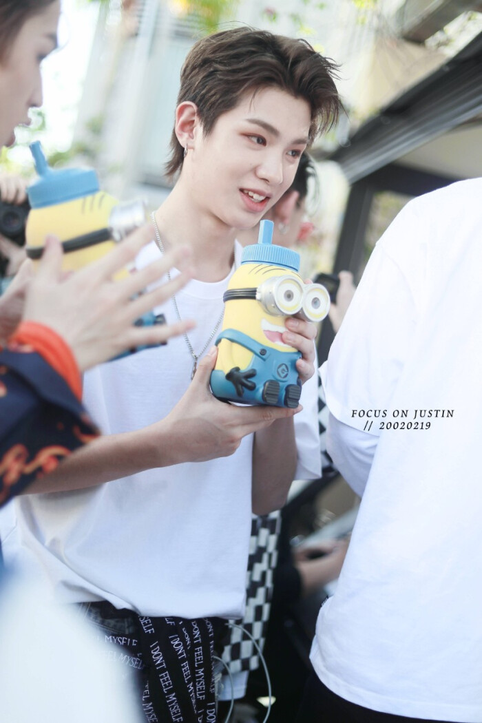 小黄人黄明昊