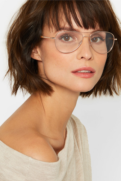 时尚总是时不时地回顾过往,再现经典,而 tom ford 这款光学眼镜则可让