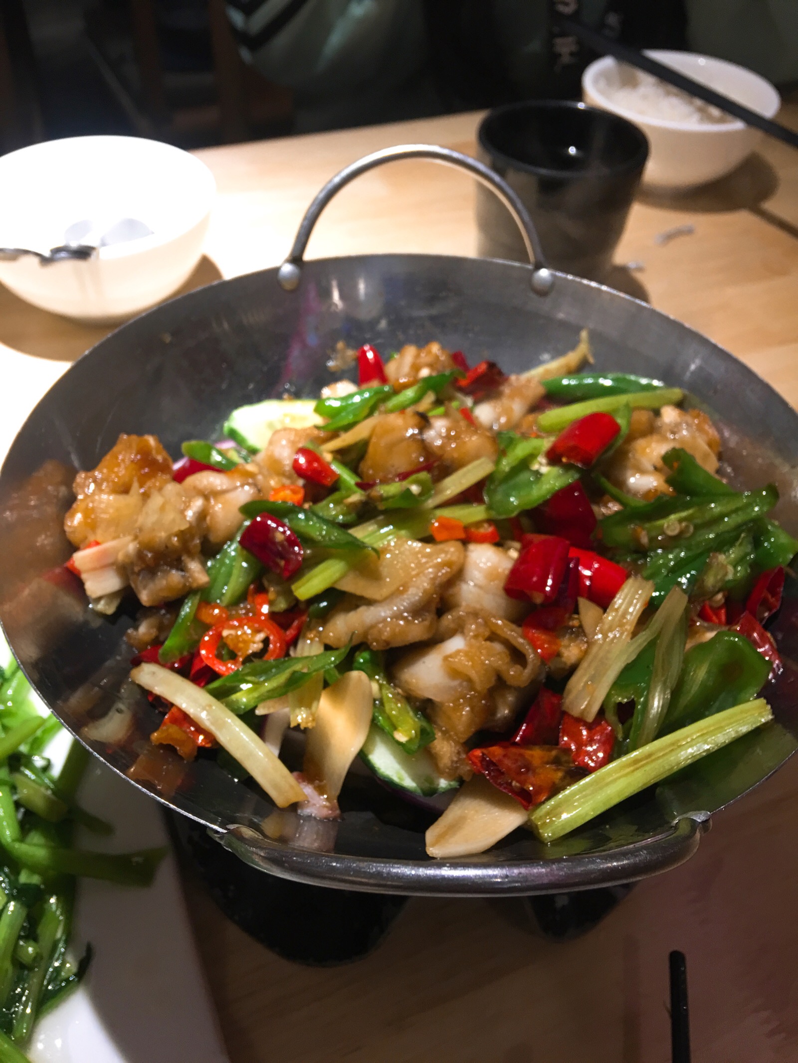 干锅田鸡(干锅田鸡,八宝饭,地三鲜)