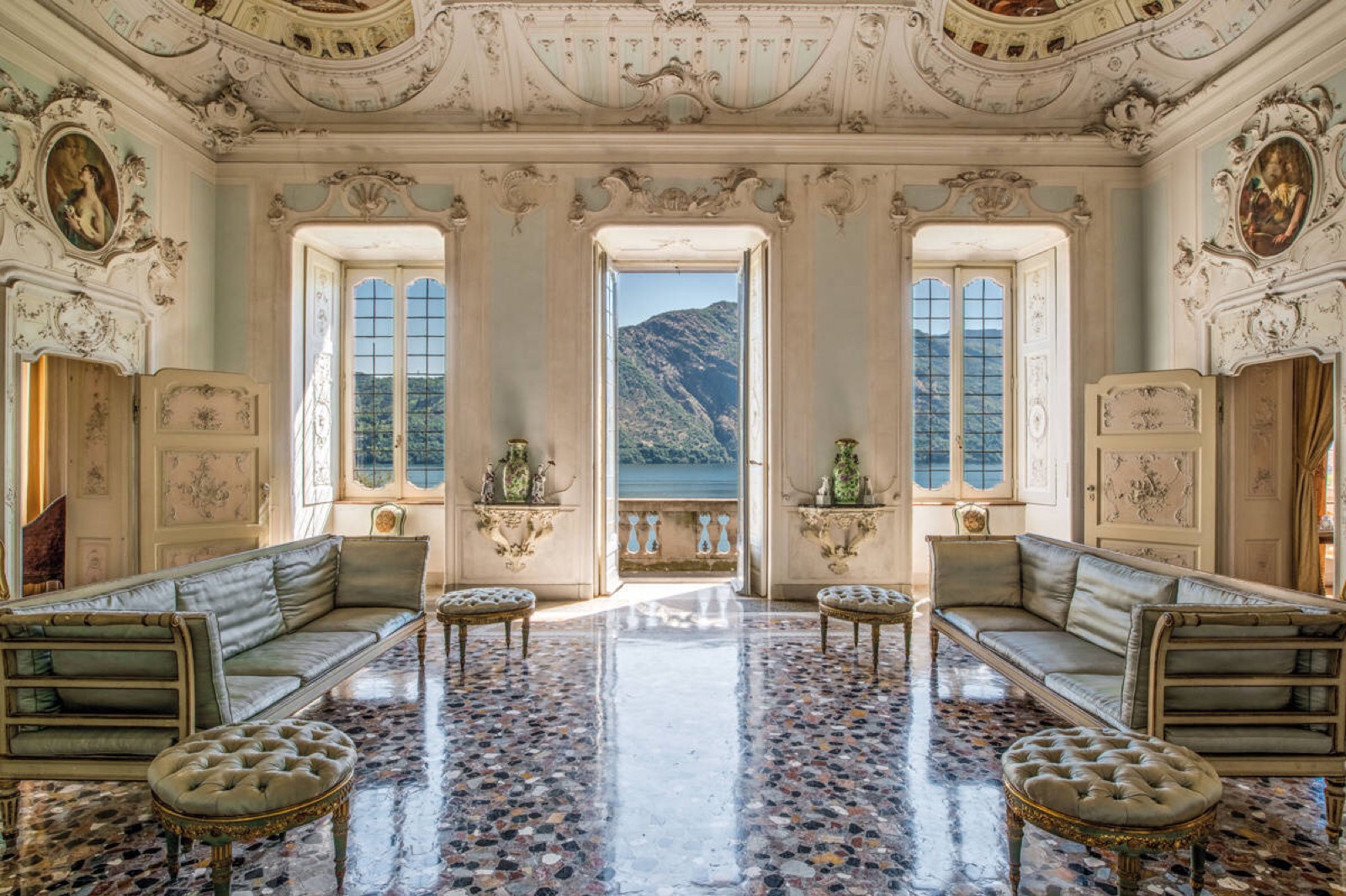 但宅邸本身也许就值上万美元一晚的租金:文艺复兴陶器,18世纪湿壁画