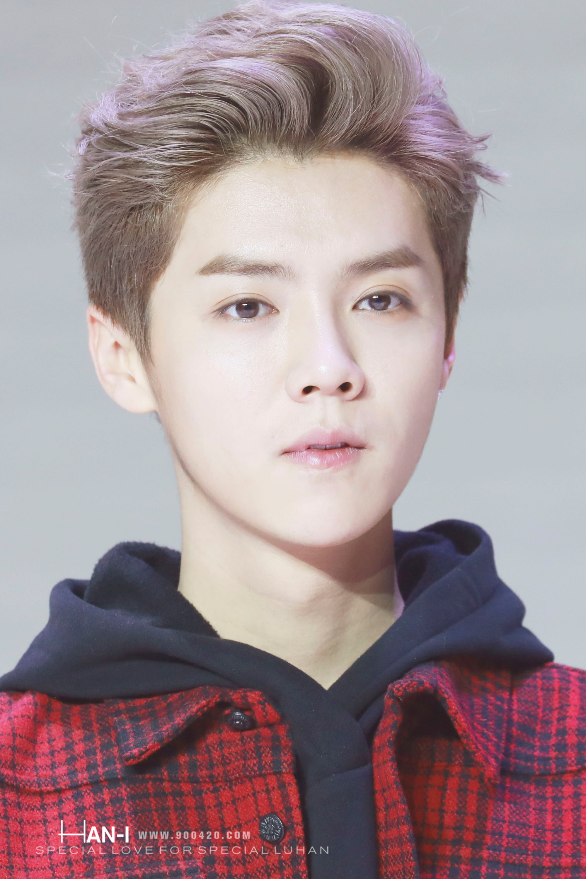 4月22日 9:44   关注  鹿晗 评论 收藏