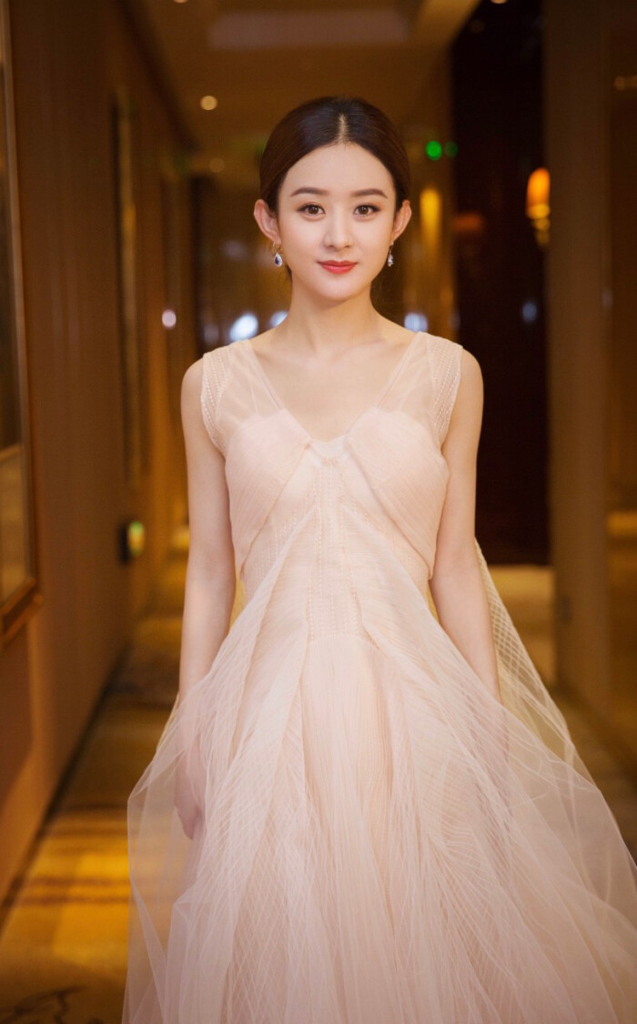 赵丽颖礼服