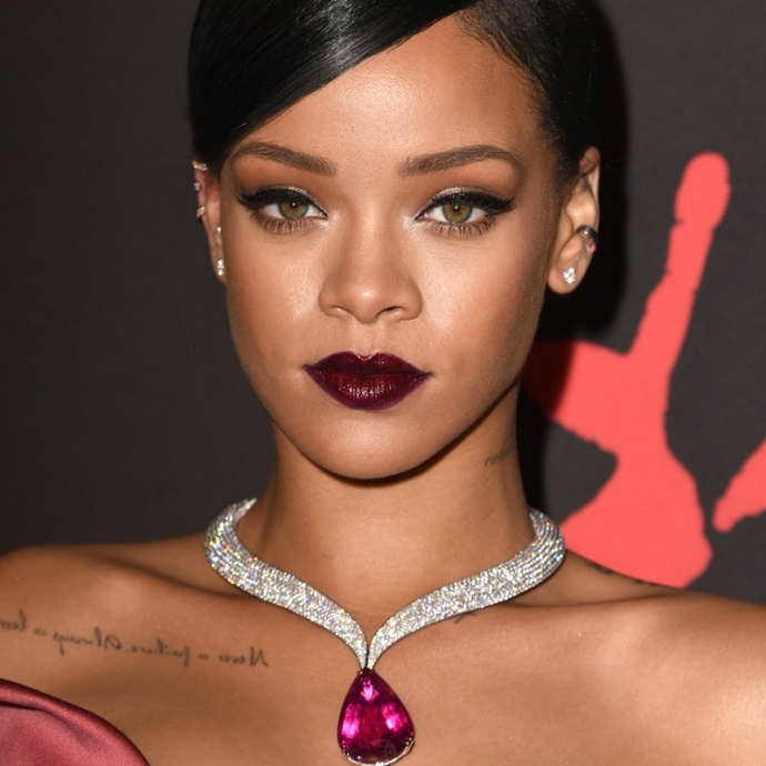 2014年12月11日周四,著名歌手蕾哈娜(rihanna)在克拉拉莱昂纳尔慈善