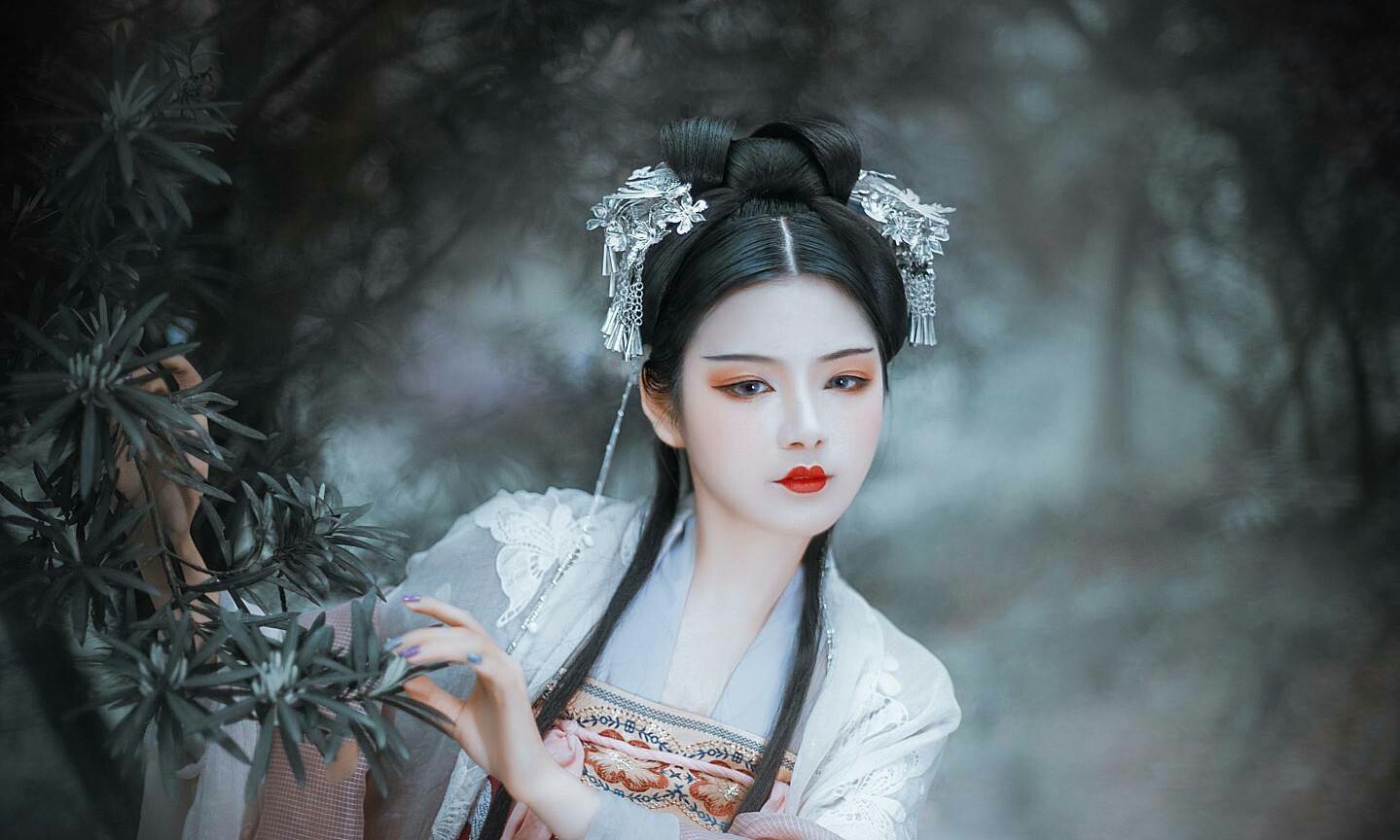 千秋无绝色!悦目是佳人!倾国倾城貌!惊为天下人!古风真人女头乛陌羽柔