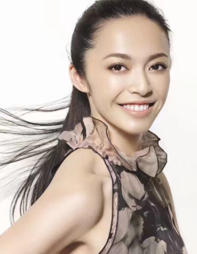 姚晨,1979年10月5日出生于福建省泉州市,中国内地女演员