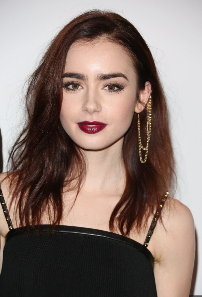 莉莉·柯林斯(lily collins),1989年3月18日出生于英国吉尔福德郡萨里