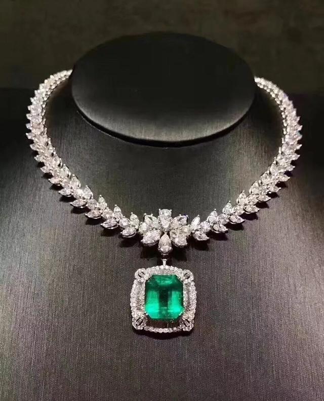 祖母绿钻石项链