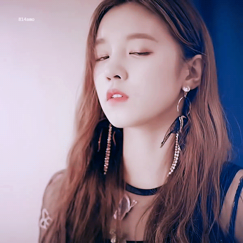 宋雨琦 180518 雨琦弹古筝视频饭制动图 (cr:814amo)  转载请注明原