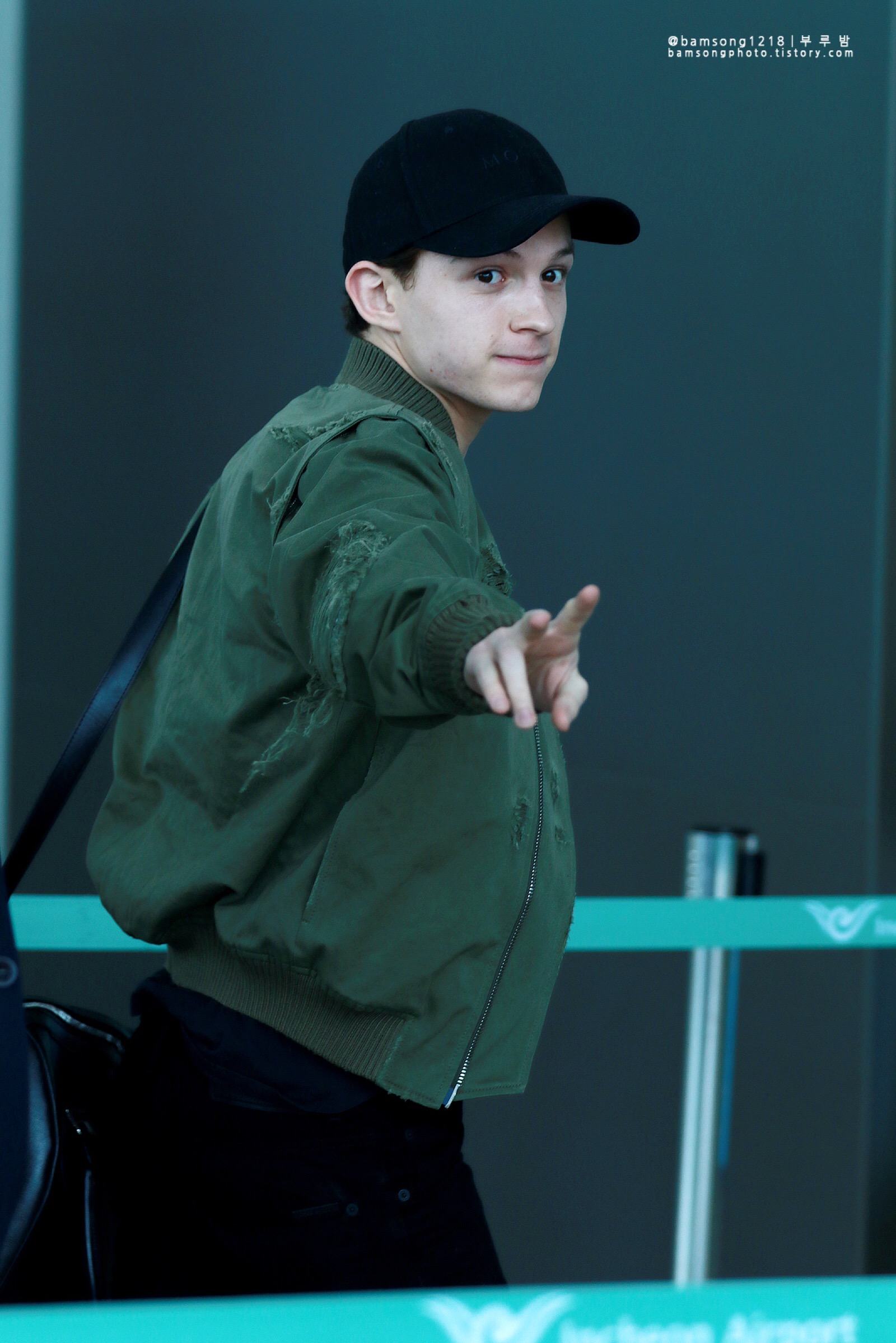 荷兰弟tom holland